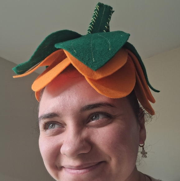 Felt flower hat - Picture 5 of 5